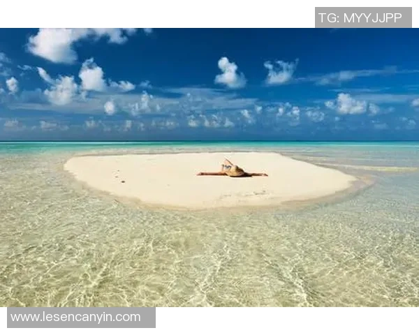 比基尼时尚与潮流演变：从海滩穿搭到全球文化象征的精彩旅程