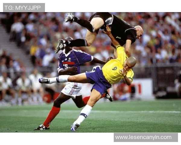 世界杯精彩回顾：历史性的瞬间与冠军之路