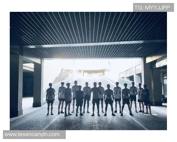 激烈角逐游泳赛场精彩纷呈 快速游进冠军宝座的背后故事揭秘