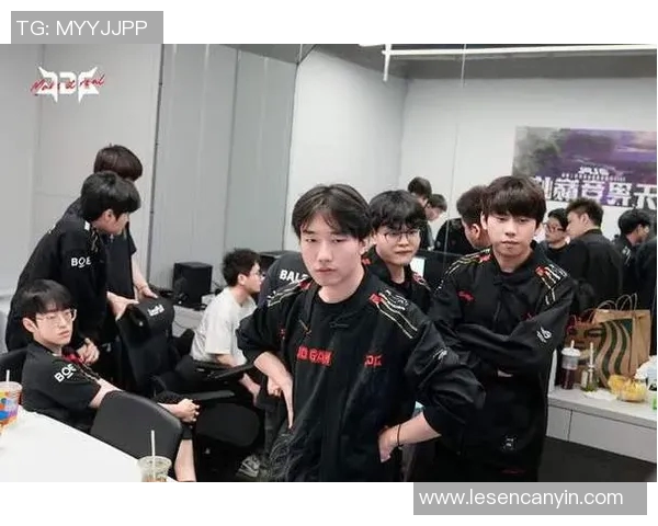 赛后分析：JDG与TES对决中的战术布局与执行细节探讨